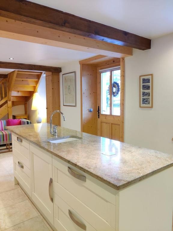 Spacious Ski Chalet In Traditional French Village, Sleeps 8, Four Star With Fibre Broadband Abondance Dış mekan fotoğraf